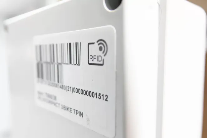 Czym jest etykieta RFID i jej wykorzystywanie w logistyce i magazynowaniu