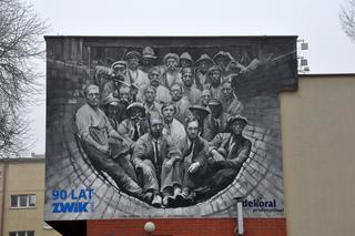 Mural na Wierzbowej namalowany na podstawie archiwalnego zdjęcia