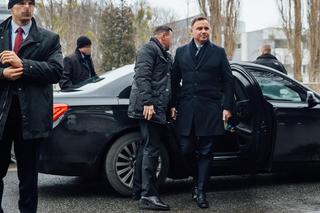 Andrzej Duda śledzony! Lokalizator pod prezydenckim samochodem, który wrócił z Ukrainy. 
