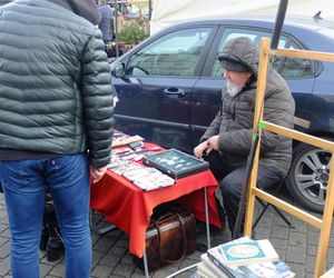 Targowanie idzie na całego. Zobacz, co można kupić na Lubelskiej Giełdzie Staroci