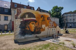 Jelenia Góra upamiętnia Powstańców Warszawskich. Zobacz piękny powstańczy mural 