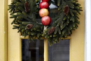 Wieniec świąteczny - stroik na drzwi