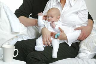 Jacek Borkowski z żoną i dzieckiem.