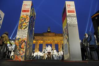 Niemcy świętują upadek muru