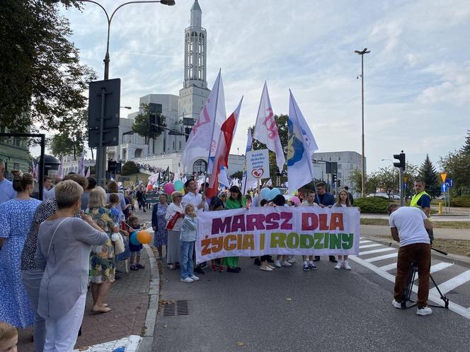 13. Marsz dla Życia i Rodziny zgromadził tłumy na ulicach Białegostoku [ZDJĘCIA]