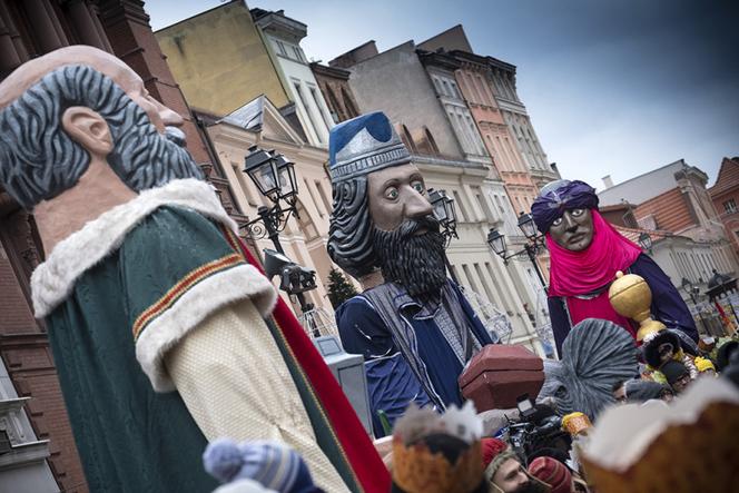 Hiszpańscy giganci w Toruniu, czyli Święto Trzech Króli. Zobacz, jak miasto świętowało w latach 2013-2014 [WIDEO]