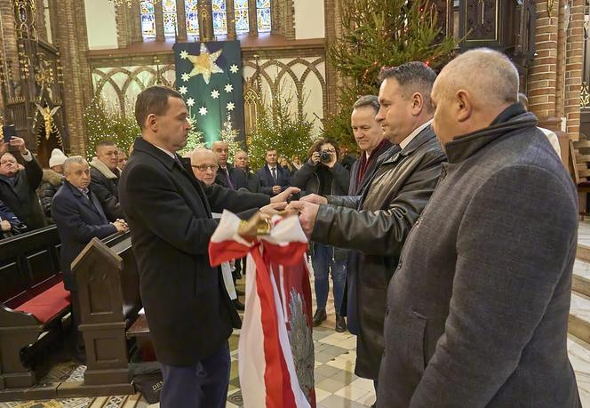 Na nowym sztandarze powiatu siedleckiego widnieje m.in. herb tego regionu