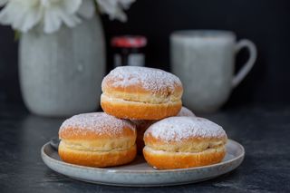 Tak zrobisz najlepsze pączki na Tłusty Czwartek! Zobacz sprawdzone przepisy 