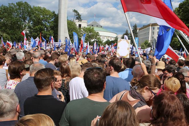 Protest opozycji pod sejmem 