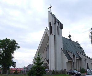 To jedna z najpiękniejszych wsi w Małopolsce. Mieszkał w niej sławny alchemik 