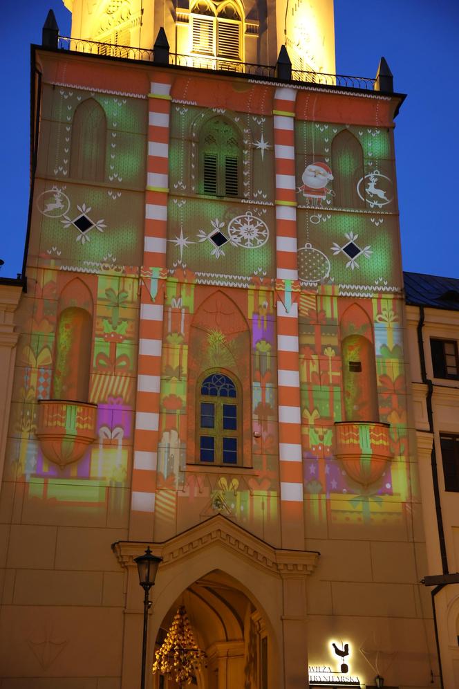 Świąteczna iluminacja ozdabia Wieżę Trynitarską w Lublinie 2023