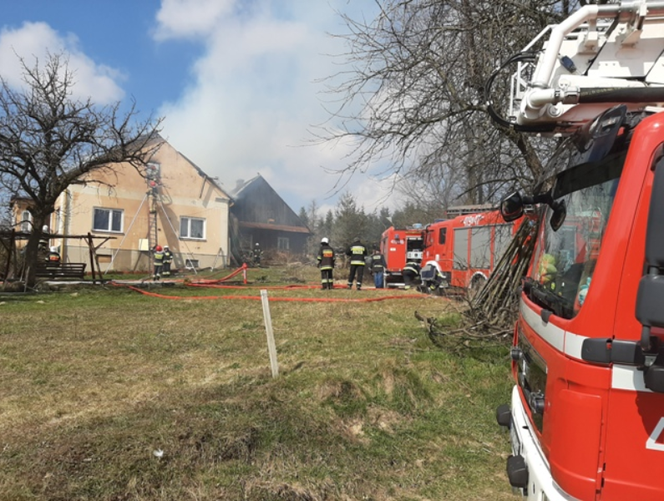 Tragedia w Jasienicy Rosielnej, pożar zabrał im dorobek życia.  Otrzymają 50 tys. złotych z budżetu województwa