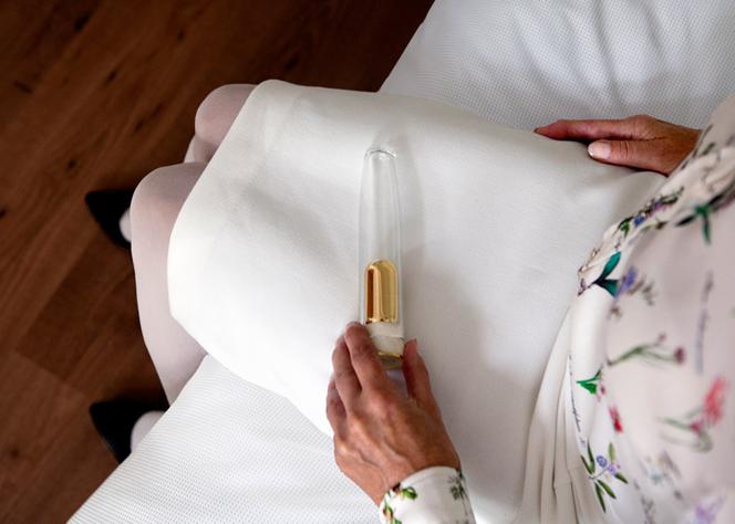 	21 GRAMÓW - DILDO Z PROCHAMI NAJBLIŻSZYCH.