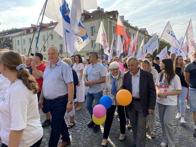 13. Marsz dla Życia i Rodziny zgromadził tłumy na ulicach Białegostoku [ZDJĘCIA]