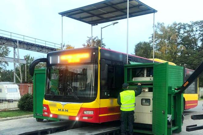 Prawie połowa skontrolowanych autobusów miejskich we Wrocławiu z poważnymi usterkami