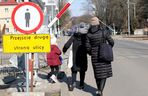  Takiego absurdu w Warszawie już dawno nie było. Mieszkańcy Pragi załamani po budowie kładki nad torami