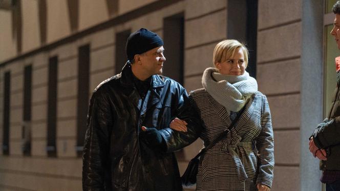 	M jak miłość, odc. 1518. Sonia (Barbara Wypych), Leon (Dariusz Toczek)