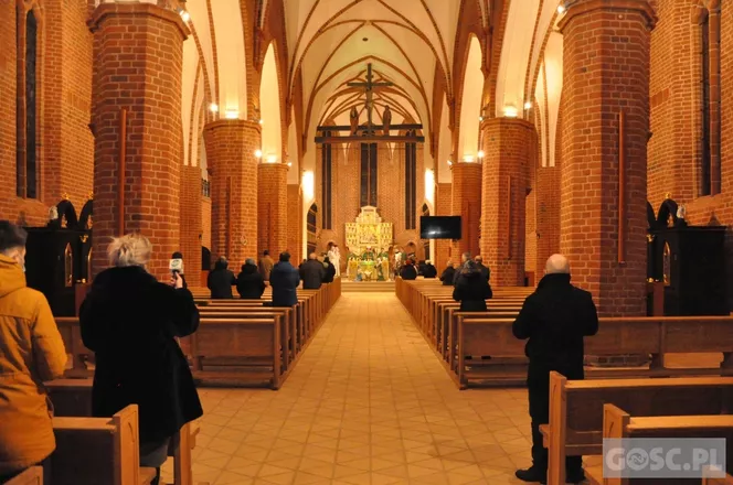 Katedra znów otwarta dla wiernych! Po ponad trzech latach od wielkiego pożaru odprawiono pierwszą mszę!