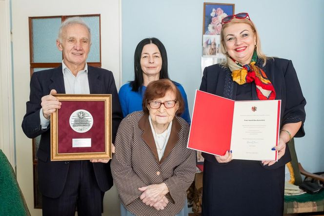 Uwielbia długie spacery i przyrodę! Pani Aniela skończyła właśnie 100 lat i czerpie z życia garciami 