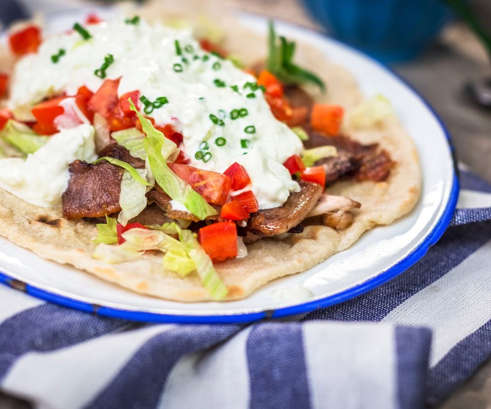 Gyros i sałatka gyros - przepis, kcal, wartości odżywcze