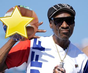 Snoop Dogg zaprojektował przypinkę na Igrzyska Olimpijskie w Paryżu. Nawiązuje do jego stylu życia