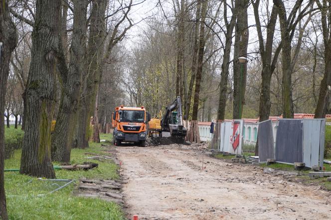 Remont parku Planty. Nie było dostępu do słynnej białostockiej toalety