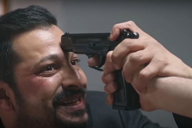 Aziz dotkliwie pobije brata, który go zdradził. Pozbawi go także nazwiska! 