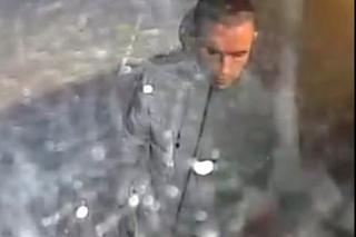 Włochy: Seryjny podpalacz poszukiwany przez policję. Poznajesz go? [GALERIA]