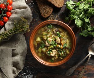 Potrawka z indyka z cukinią i selerem naciowym