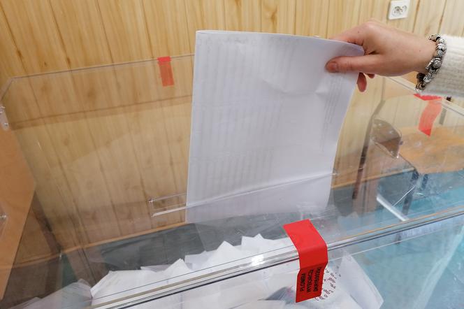 Wybory 2019. Wyborcy dostali nieostemplowane karty wyborcze. Ich głosy będą nieważne?
