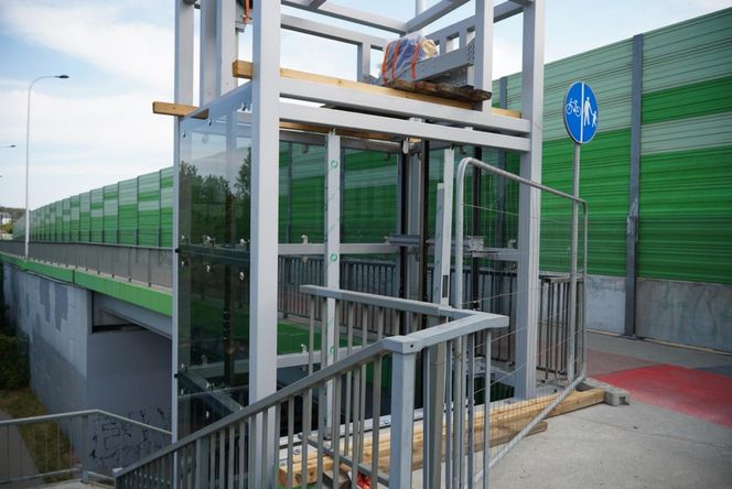 Rewolucja na stacji PKP Gocławek. Drogowcy montują nowe windy. Co się zmieni?