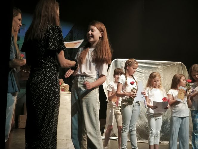 Spektakl na zakończenie warsztatów teatralnych w Teatrze Miejskim w Lesznie