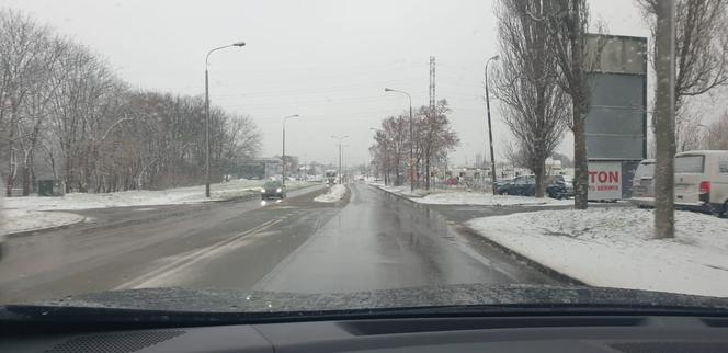 Zimowe warunki na drogach! Śnieg sypie w Olsztynie i w okolicy