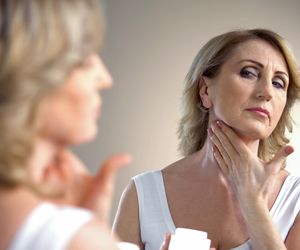 „Linie kodu kreskowego” wokół ust. Co je powoduje i jak się ich pozbyć?