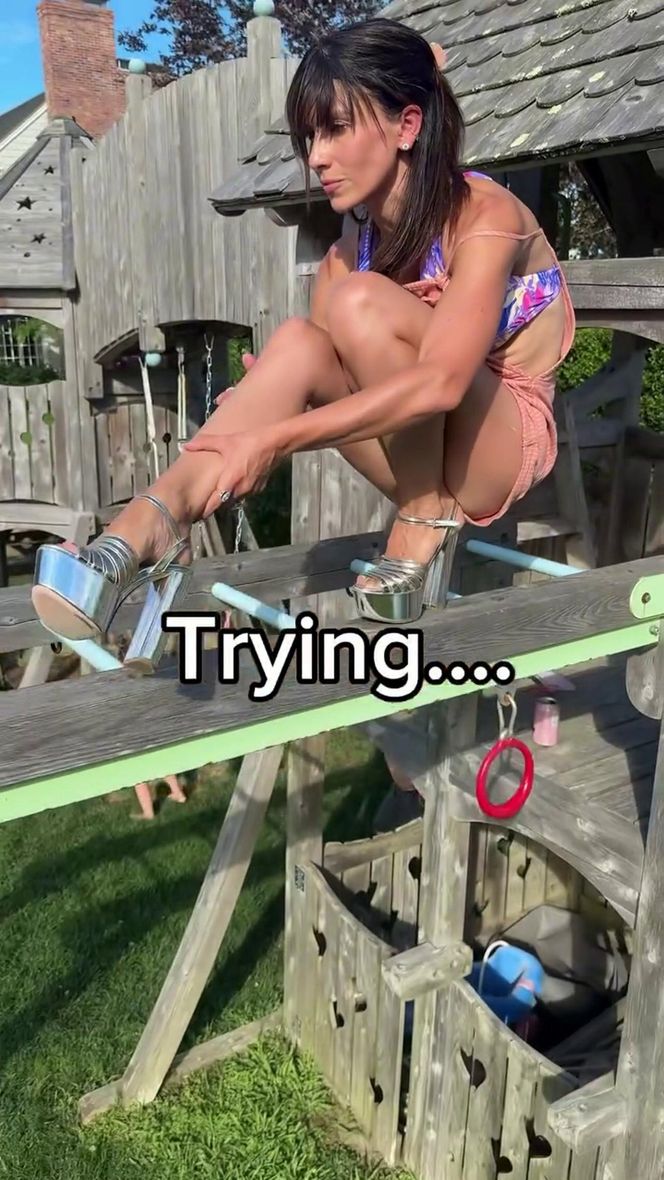 Tak się wygina żona Baldwina. Hilaria Baldwin to kobieta-guma