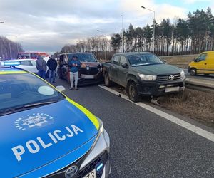 Karambol na autostradzie A4 na wysokości Zabrza. Zderzyły się cztery pojazdy. Poważne utrudnienia 