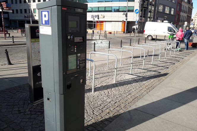 W parkomacie we Wrocławiu zapłacisz kartą płatniczą, ale już nie Urbancard
