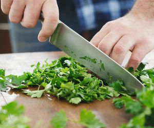 Ulubione warzywo Polaków może być trujące. Sprawdź, których fragmentów unikać