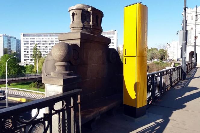 Żółte szafy na moście Poniatowskiego będą łapać piratów drogowych
