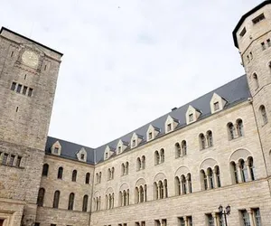 Niewykorzystywany parking zamieni się w zielony dziedziniec. Obszar przed Zamkiem ma być miejscem spotkań