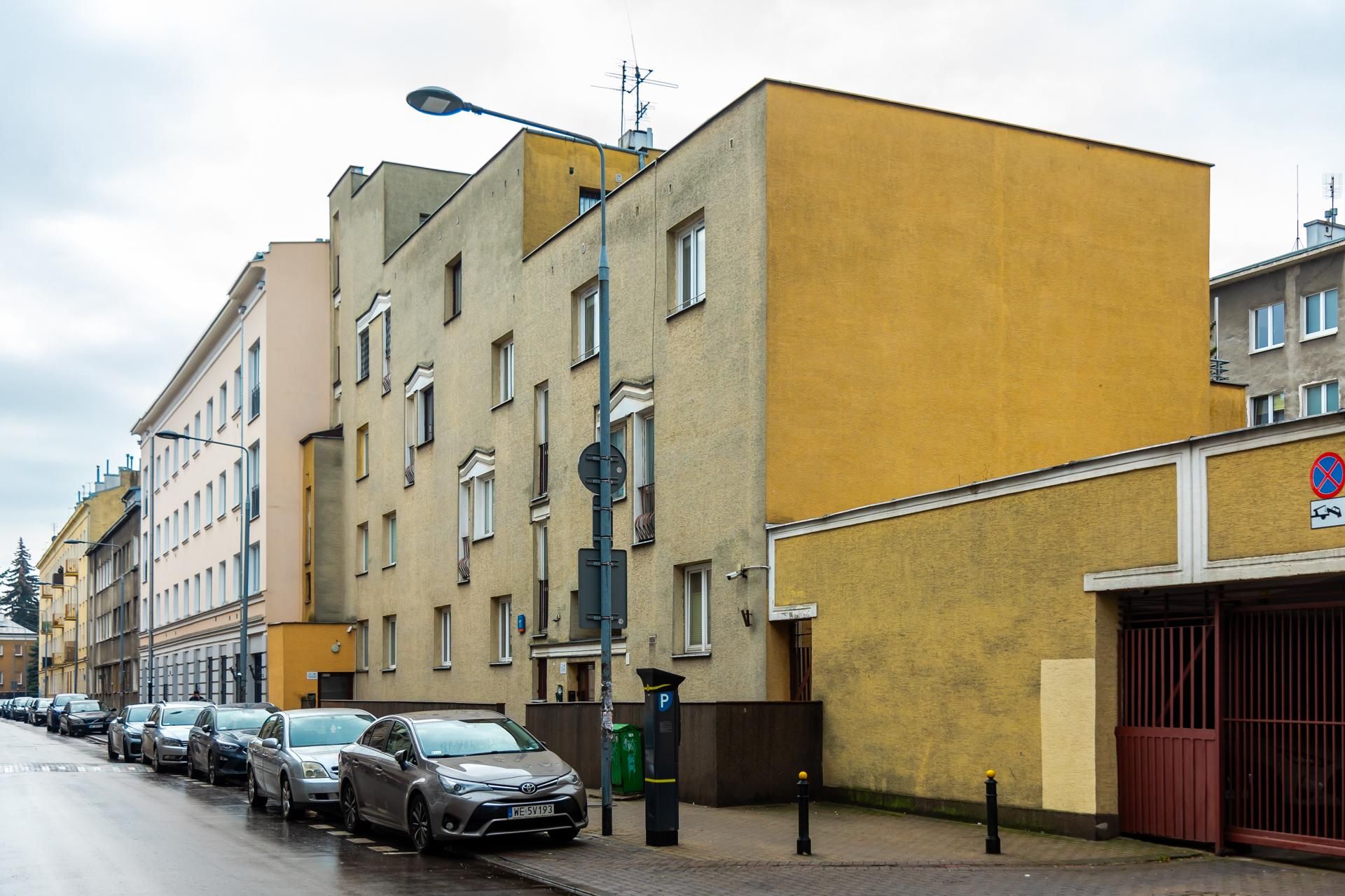 Blok na Kwiatowej 11 w Warszawie