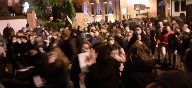 Największa demonstracja w historii Iławy. Protest przeciw zakazowi aborcji [WIDEO]