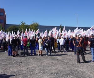 Pikieta pracowników Beko. Pracę straci 1100 osób. „Czujemy się oszukani i sfrustrowani”