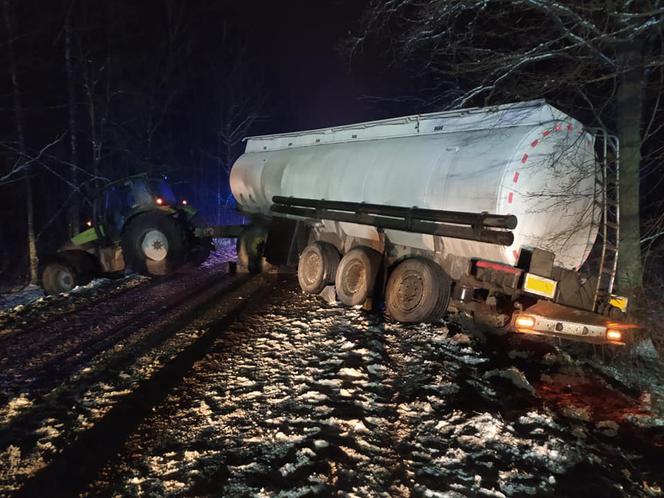 Zderzenie ciągnika z osobówką! Groźny wypadek pod Obornikami