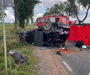 Śmiertelny wypadek. Lexus dachował, w środku były dzieci