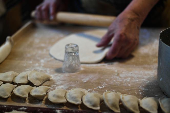 Ciasto na pierogi - przepis babci na elastyczne ciasto na pierogi