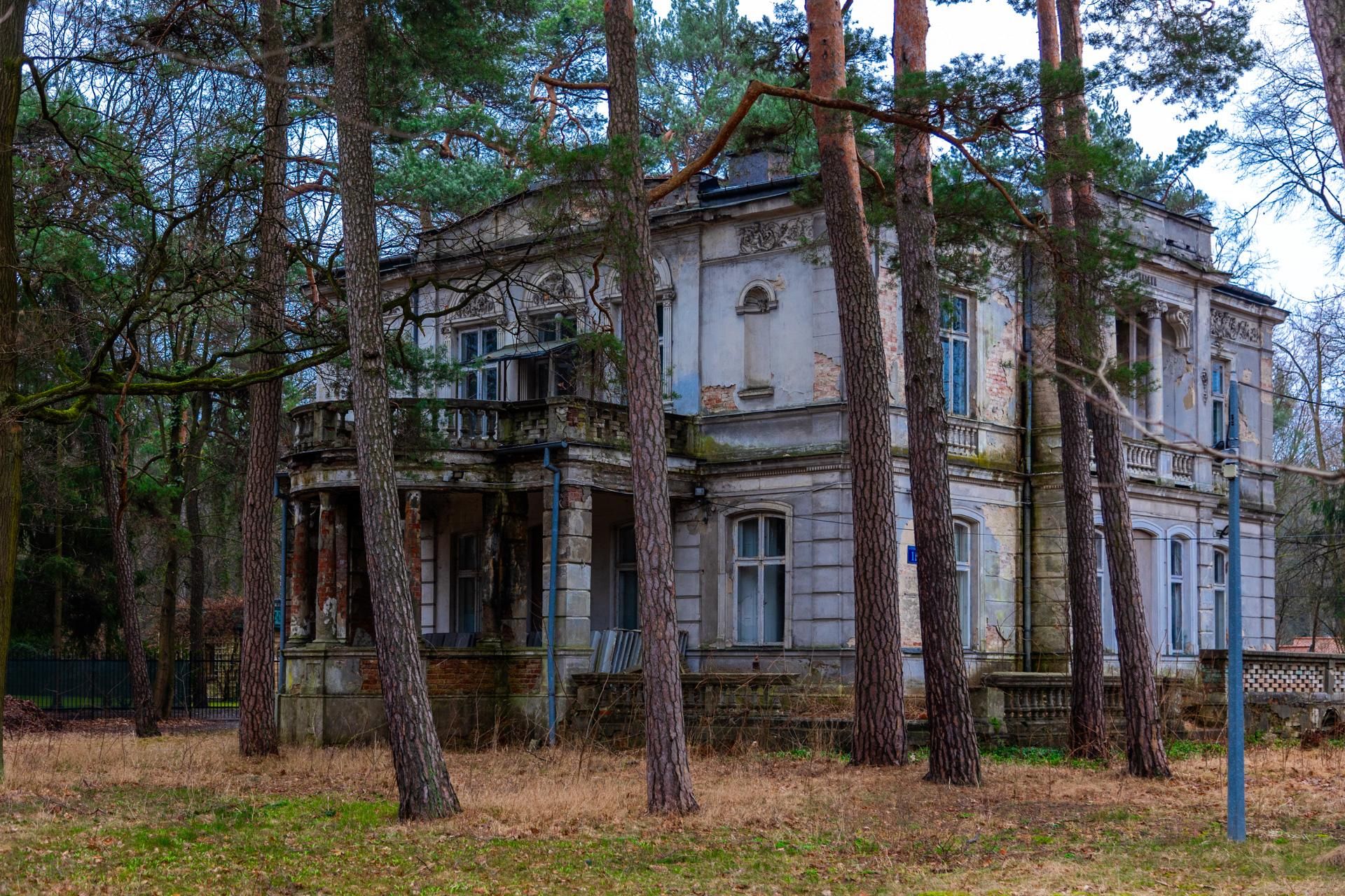 Konstancin-Jeziorna. Opuszczone wille - zobacz zdjęcia rezydencji, które kiedyś zachwycały