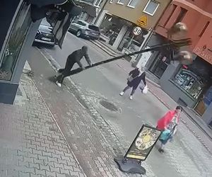 Niewiarygodne zdarzenie na Podhalu. Mężczyzna oparł się o latarnię, a ta runęła na kobietę 