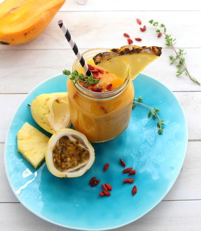 Koktajl fit - mango, ananas i jagody goji: przepis