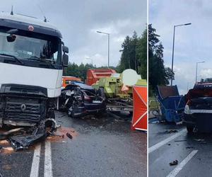 Zderzenie 5 samochodów na zjeździe z A4, jedna ofiara śmiertelna